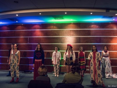 Pokaz mody kolekcji "Łemkowyna" 06.11.2020-pokaz-mody-zdjecie-Artur-Michelis-003.jpg