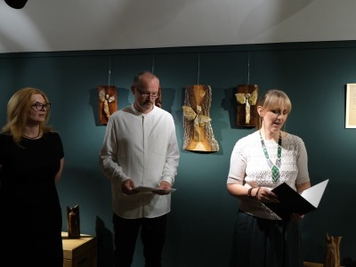 Wernisaż wystawy "Świadectwo ziemi i drewna: Anioły z Bieszczad ukryte w drewnie i pamięci kamienia" 04.09.2026-DSCF8209.jpg