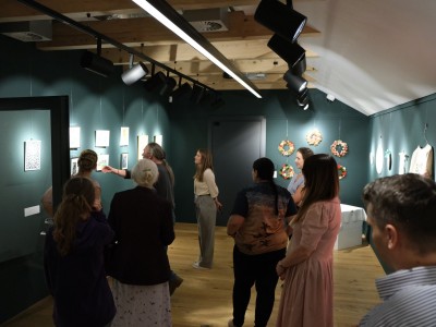 Wernisaż wystawy - BARWNIE - 11.07.2025-DSCF5553.jpg