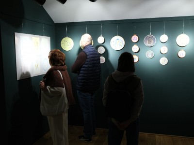 Wernisaż wystawy - "W świecie wyobraźni" 09.05.2025-DSCF5203.jpg